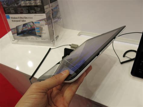 MWC 2013: Fujitsu Arrows Tab Hands On Reveals Waterproof Tablet With