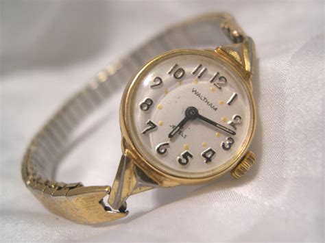 L62 Waltham Ladies Gold Tone Watch Vintage 17 Jewels Classic Flex Band Parts Wristwatches