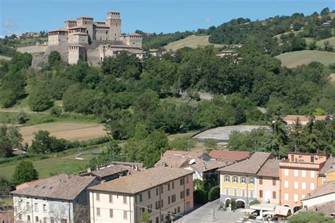 Cinque Domeniche Tra Spirito Gusto E Natura A Torrechiara In Badia E