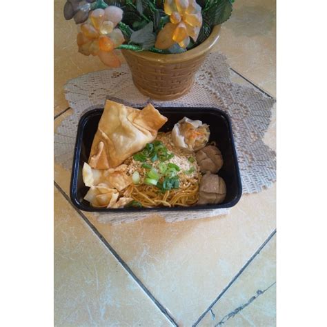 Jual MIE YAMIN PEDAS/MIE YAMIN LENGKAP DENGAN SIOMAY, BAKSO, PANGSIT ...