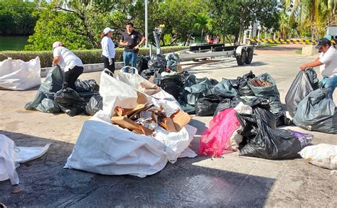 Jornada de limpieza en Cancún retira casi tres toneladas de basura