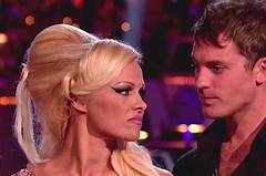 Who Was Kicked Off Of Dwts