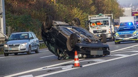 Bei Leonberg Ost Schwerer Unfall sorgt für Vollsperrung der A8 Stuttgart