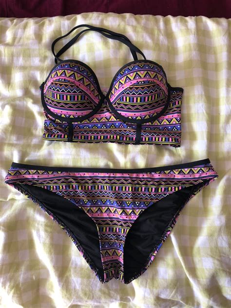 Hot Sexy La Chat Bikini Pics