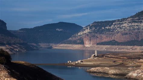 Anhaltende Wasserknappheit in Spanien Dürre legt versunkene Kirche aus