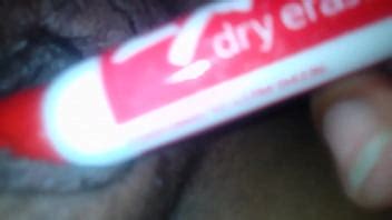 poniendo un marcador en mi coño XVIDEOS