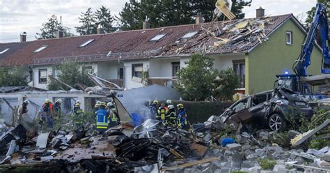 Memmingen Reihenhaus nach Explosion eingestürzt ein Toter geborgen