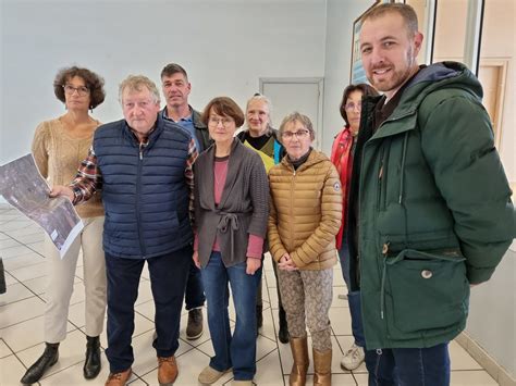 Vaucluse Les riverains de laéroport d Avignon vent debout contre la