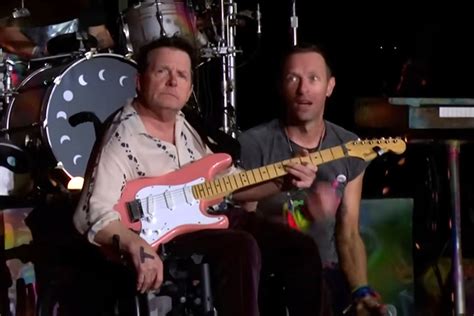 Dalam Konsert Di Glastonbury Coldplay Menjemput Michael J Fox Di Atas