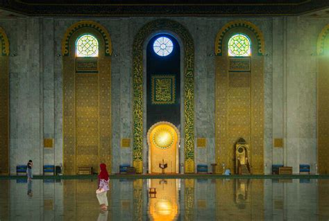 Lebih Dekat Melihat Interior Masjid Al Akbar Di Surabaya