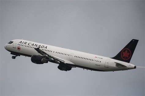 Air Canada Shares Jump On Record 300 Million Earnings And Strong