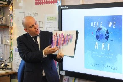 Madre de un adolescente gay que se suicidó pide educación LGBT CromosomaX