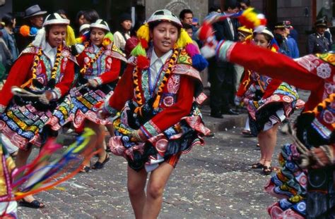 Trajes Tipicos Del Peru Traditional Peruvian Dresses Huayno Del Cuzco