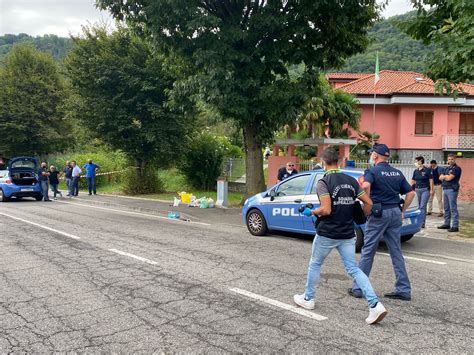 Lavena Ponte Tresa Poliziotto Aggredito Con Coltello Spara E Ferisce L