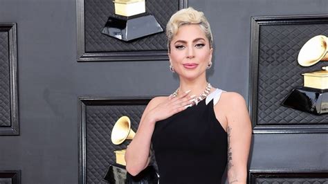 Lady Gaga Anuncia Nueva Su Canción Hold My Hand Para La Película Top