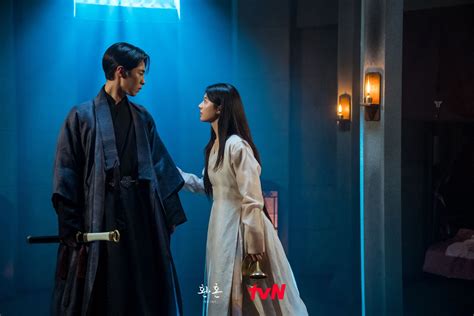 Intip Potret Kedekatan Lee Jae Wook Dan Go Yoon Jung Di Drama Alchemy