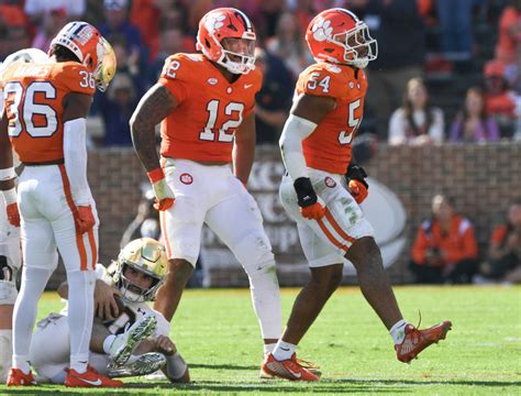 Jeremiah Trotter Jr. named Clemson’s 2023 MVP by ESPN - Yahoo Sports