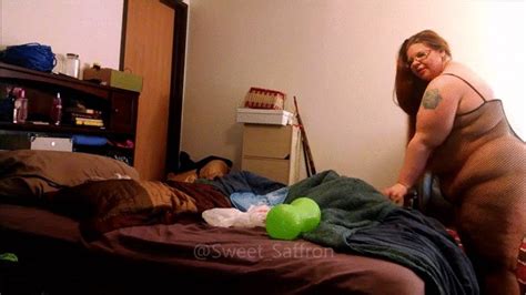 Sexy BBW Makes Bed In Fishnet BodyStocking Saffron Features Fetishes N Fapping Clips4sale