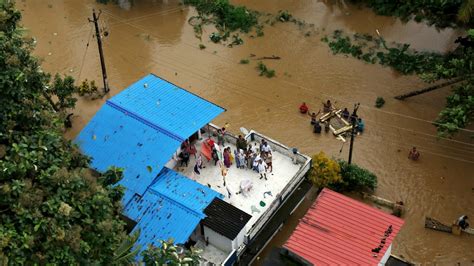 Kerala floods updates: IMD withdraws red alert for Sunday; Pinarayi ...