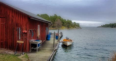 LÄNGS KAJEN En brygga vid havet