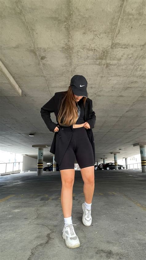 All Black Outfit | All black outfit, Outfits, Mom fashionista