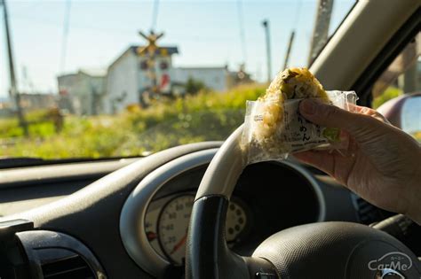 運転しながら飲み物を飲む、食べ物を食べるのは交通違反【道路交通法 第70条】｜carmeカーミー Carprimeカープライム