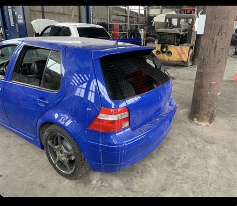 Теперь без скотча вид спойлера и порогов Volkswagen Golf Mk4 2 8 л