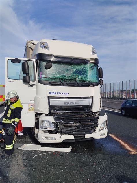 THL 4 Verkehrsunfall Mit LKW Person Eingeklemmt Freiwillige