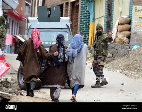 Kulgam India 14th Nov 2017 One Kashmiri Rebel And Indian Soldier