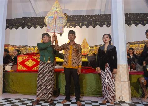 Pagelaran Wayang Kulit Lakon Wahyu Ketentreman Ramaikan Bersih Desa