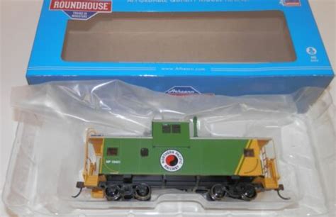 Roundhouse HO Scale Northern Pacific 10401 Wide Vision Caboose RND1360