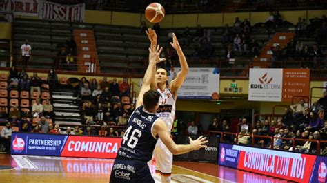 Basket A2 Che Brutta Unieuro Con Cividale Martino Chiedo Scusa