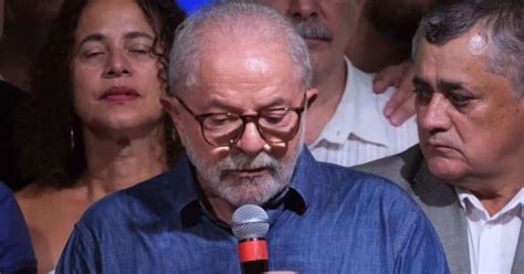 Palo y zanahoria Lula recordó que quisieron enterrarlo pero pidió