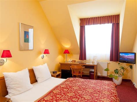 OFFERTA PRAGA CAPODANNO 2021 VOLO HOTEL Week End Da 121 A Persona