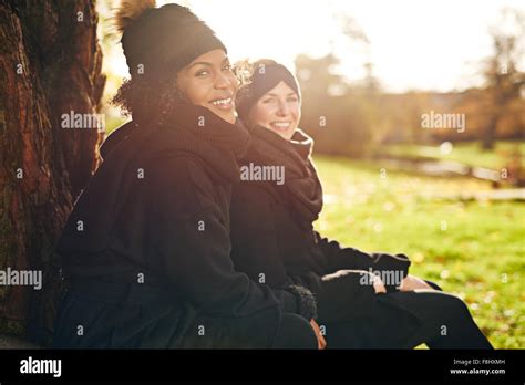 Kamera Frauen Stockfotos Und Bilder Kaufen Alamy