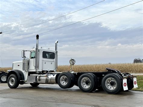 2023 Peterbilt 389 - IL Truck Group