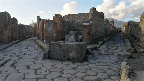 Pompei Omofobia Agli Scavi Archeologici In Arrivo Una Nave Di Ricchi Ni Gay It