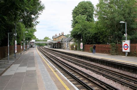 Woodside Park Underground Station Looking Northbound Bowroaduk Flickr