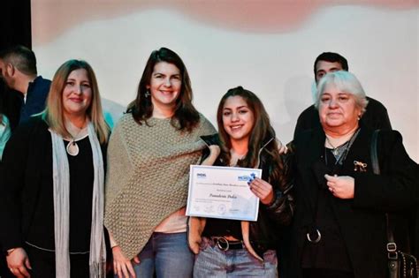 Mariel Fernández entregó diplomas a graduados y graduadas de cursos de