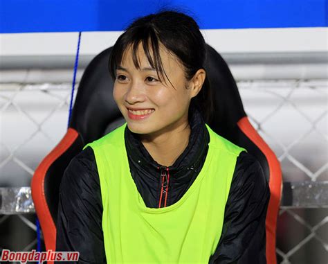 Hot girl Hoàng Thị Loan Nụ cười tỏa nắng chưa có người yêu Bongdaplus vn