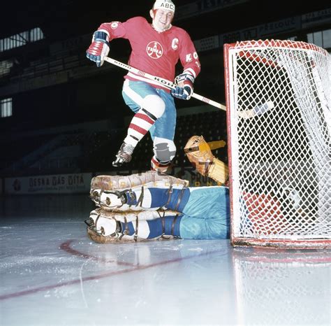 Hockey forward Vladimir Martinec (Tesla Pardubice) – Sport Collections