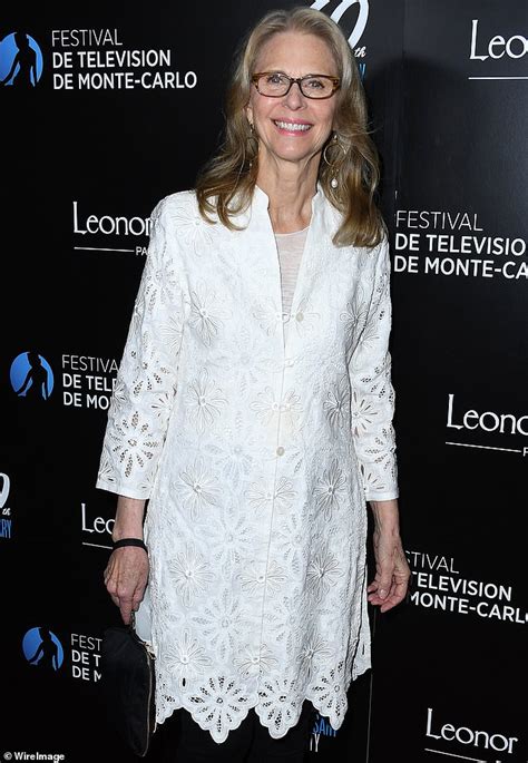 Bionic Woman Actress Lindsay Wagner 70 Looks Elegant Daily Mail Online