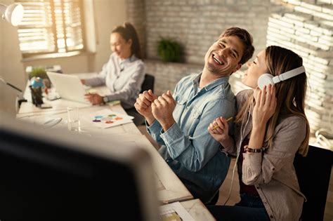 Promover a felicidade no trabalho é um fator importante Telavita