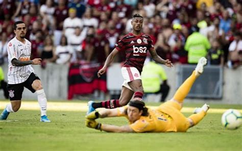 Flamengo tem retrospecto positivo contra o Corinthians no Maracanã