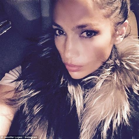 Jennifer Lopez Barse Her Naked Face While On Set Of Shades Of Blue