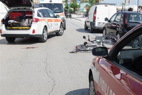 Incidente A Porto San Giorgio Ciclista Travolto Sul Lungomare E Grave