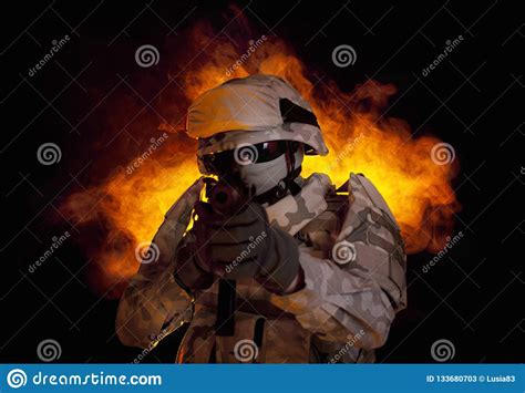 Soldat De Forces Sp Ciales Avec Le Fusil Militaire Image Stock Image