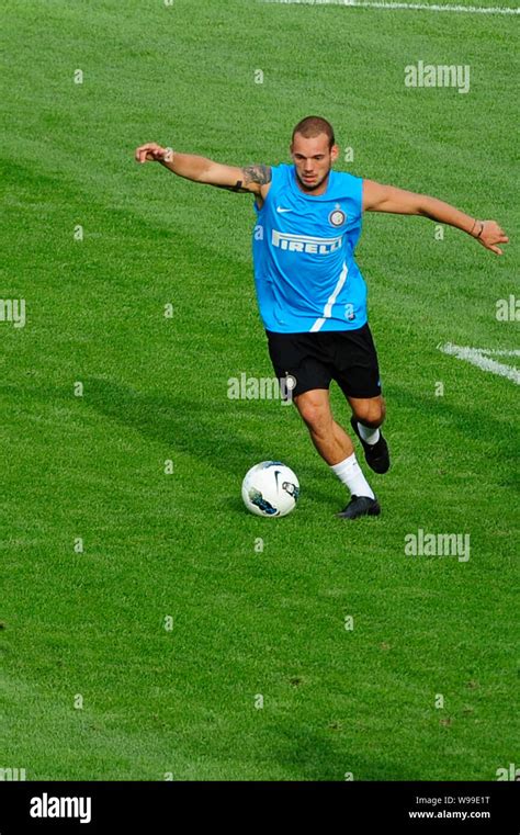 Wesley sneijder football hi-res stock photography and images - Alamy