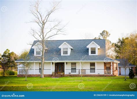 White Ranch Style American Home Stock Image Image Of Green Average