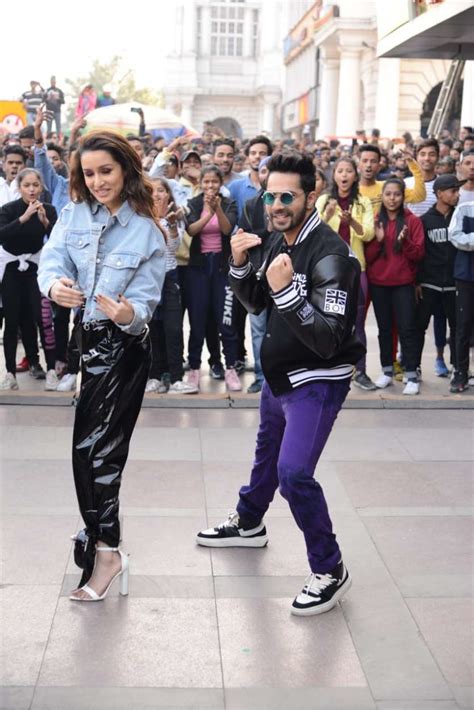 Varun Dhawan Shraddha Kapoors Killer Moves On Delhi Streets For